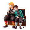 Figura Ichibansho de Tanjiro Kamado y Kyojuro Rengoku sentados en un banco