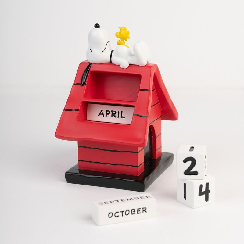 Calendario perpetuo 3D de Snoopy sobre su caseta roja - 2