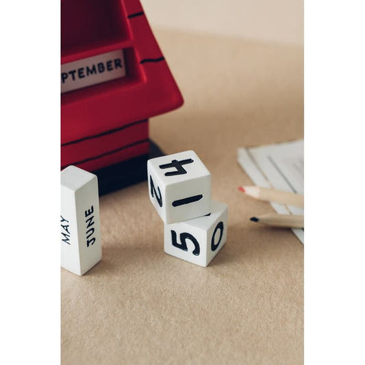 Calendario perpetuo 3D de Snoopy sobre su caseta roja - 4