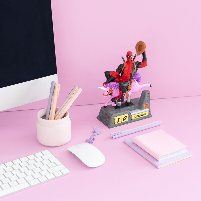 Calendario perpetuo 3D de Deadpool sobre un unicornio morado - 5