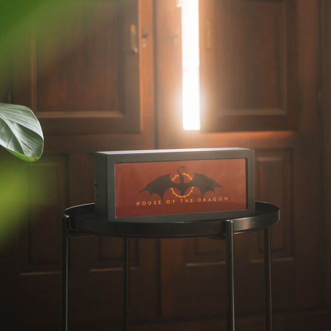 Lámpara ERIK de La Casa del Dragón con silueta de dragón y efecto de llamas - 5