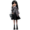 Muñeca Monster High de Miércoles Addams con uniforme, mochila y Cosa