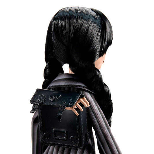 Muñeca Monster High de Miércoles Addams con uniforme, mochila y Cosa - 6