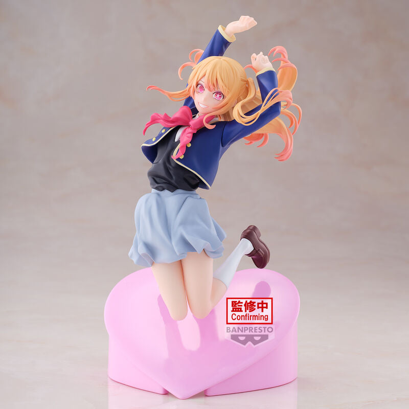 Figura de Ruby de Oshi no Ko con uniforme azul sobre base de corazón rosa - 2