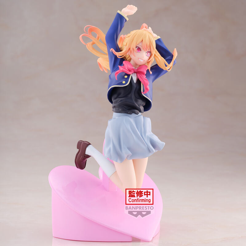 Figura de Ruby de Oshi no Ko con uniforme azul sobre base de corazón rosa - 3