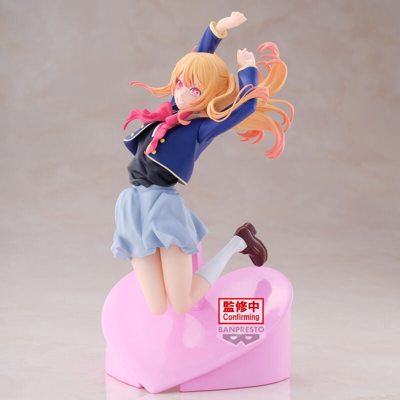 Figura de Ruby de Oshi no Ko con uniforme azul sobre base de corazón rosa - 4