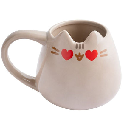 Taza 3D Pusheen color crema con corazones rojos
