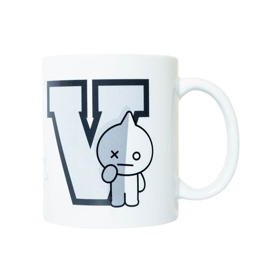 Taza blanca de cerámica Van BT21 con letra V