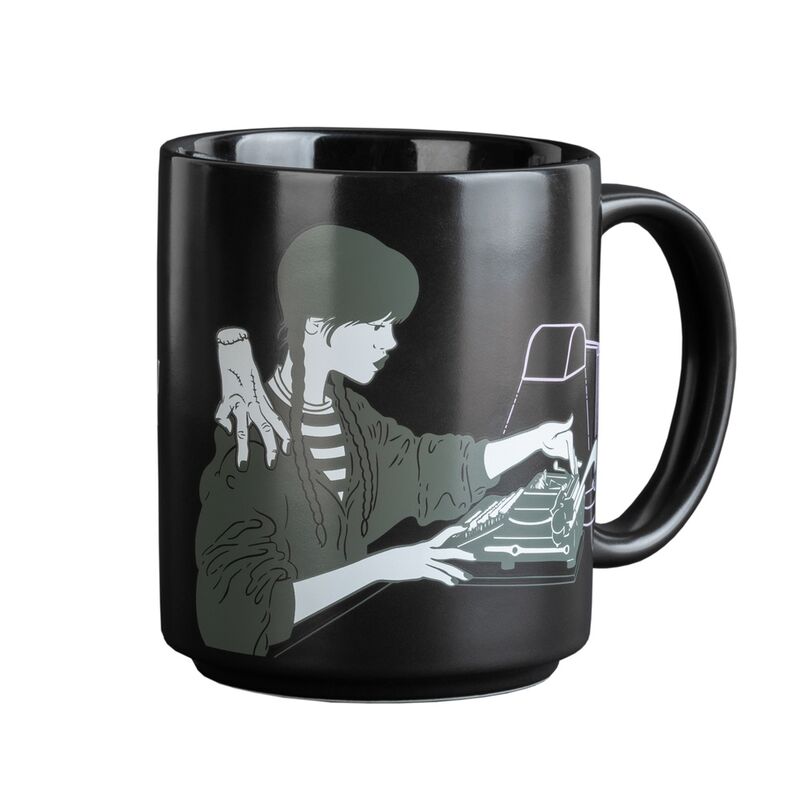 Taza negra de Wednesday con ilustración de Miércoles Addams - 2