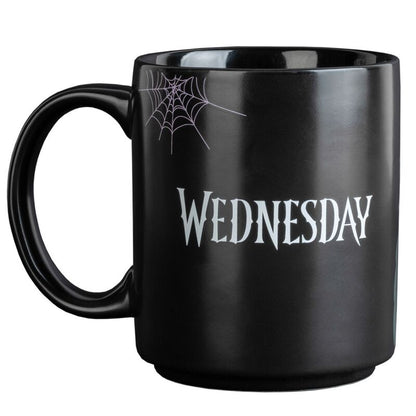 Taza negra de Wednesday con ilustración de Miércoles Addams - 3