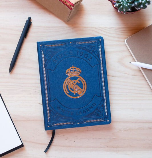 Cuaderno A5 azul del Real Madrid con tapa dura y escudo dorado - 4