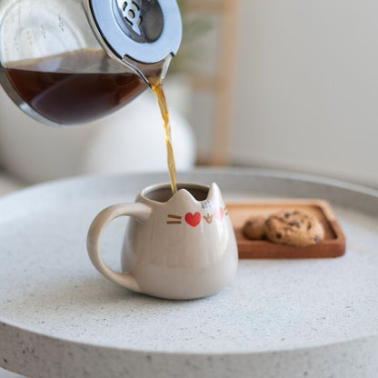 Taza 3D Pusheen color crema con corazones rojos - 4