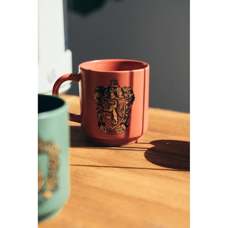 Set de cuatro tazas Harry Potter de colores con escudos de Hogwarts - 4