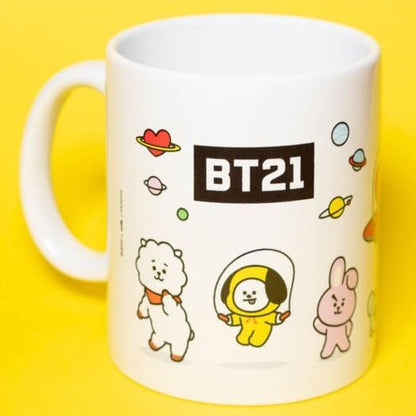 Taza blanca de cerámica BT21 con personajes y motivos espaciales - 4