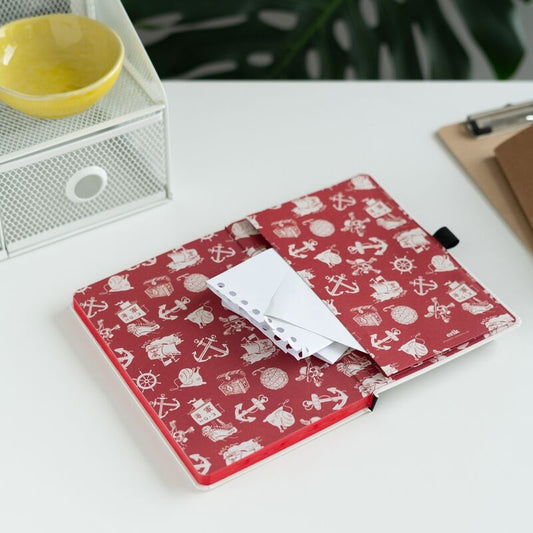 Cuaderno A5 One Piece blanco con bolígrafo proyector rojo - 5