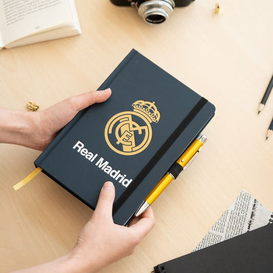 Cuaderno A5 Real Madrid azul marino con bolígrafo amarillo - 5