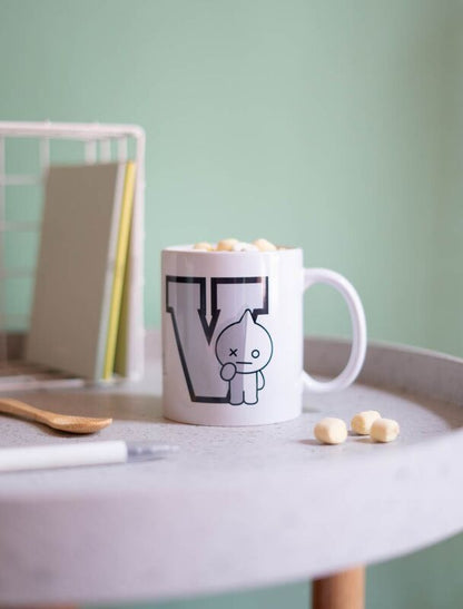 Taza blanca de cerámica Van BT21 con letra V - 5