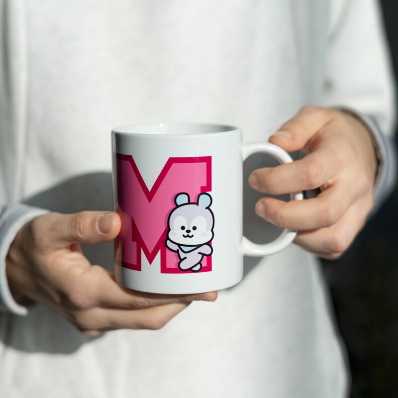Taza blanca ERIK BT21 con diseño rosa de Mang - 4