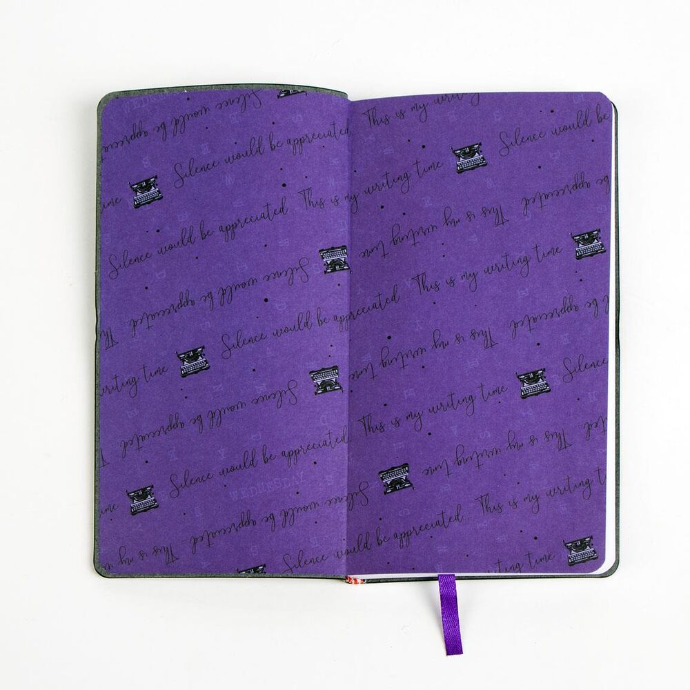 Cuaderno negro Wednesday de CERDÁ con cierre elástico morado - 4