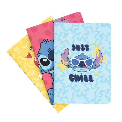 Set de tres cuadernos A5 de Stitch Disney con diseños tropicales