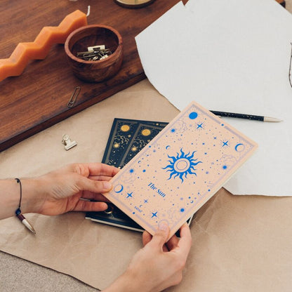 Set de tres cuadernos A5 Astral ERIK con diseños de lunas y estrellas - 3