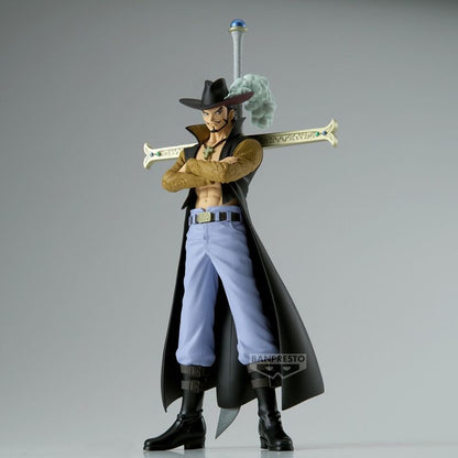 Figura de Dracule de One Piece con espada, capa y sombrero - 2