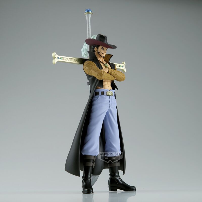Figura de Dracule de One Piece con espada, capa y sombrero - 3