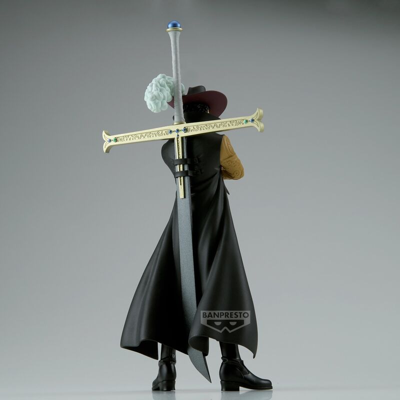 Figura de Dracule de One Piece con espada, capa y sombrero - 5