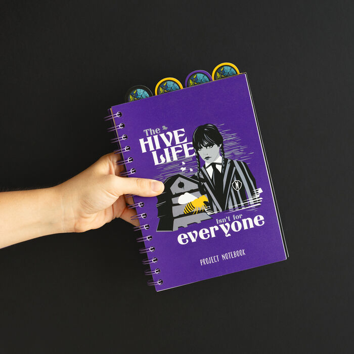 Cuaderno A5 morado de Miércoles con espiral y diseño The Hive Life - 4