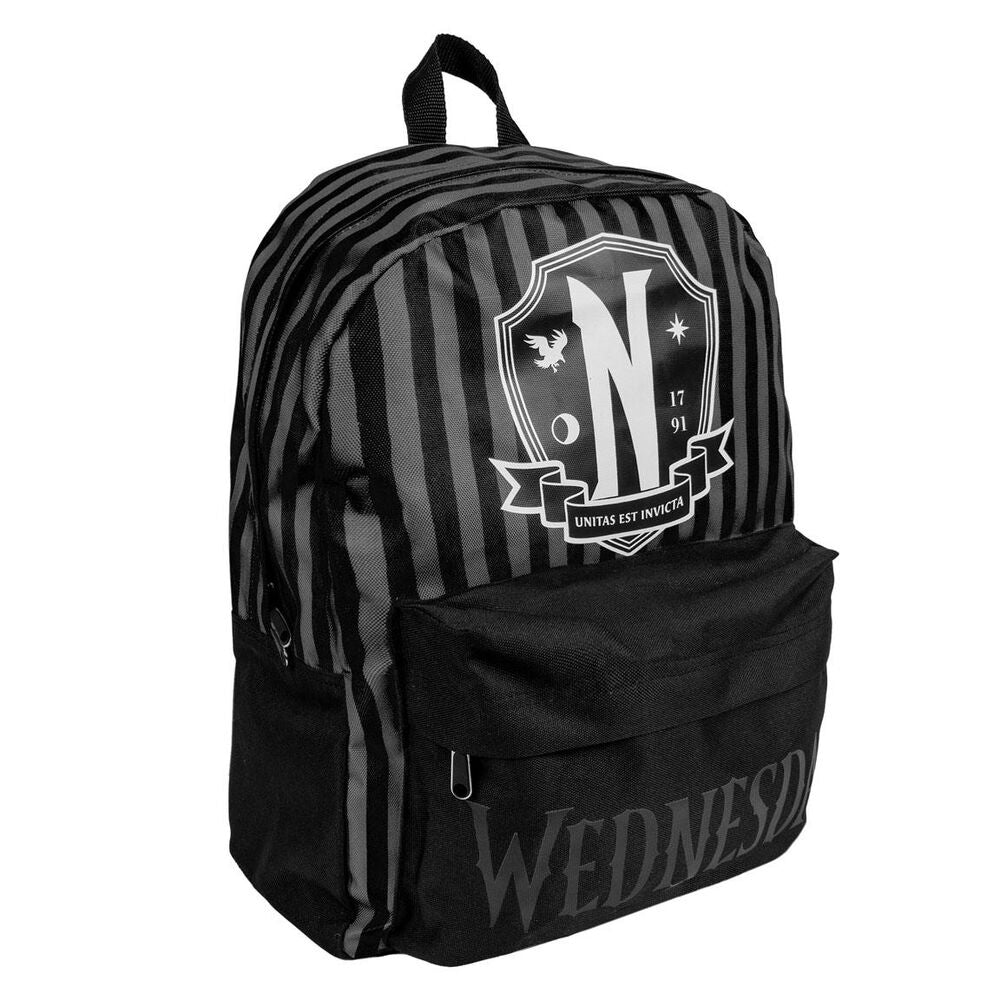 Mochila negra de Miércoles Wednesday con rayas y bolsillo frontal