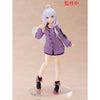 Figura de Elaina con vestido de punto morado y botas negras sobre base transparente