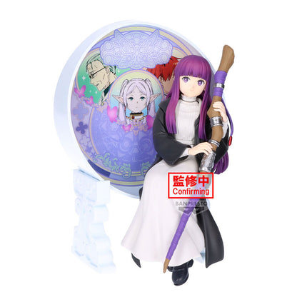 Figura de Fern de Frieren: Beyond Journey’s End con bastón y fondo ornamental - 3