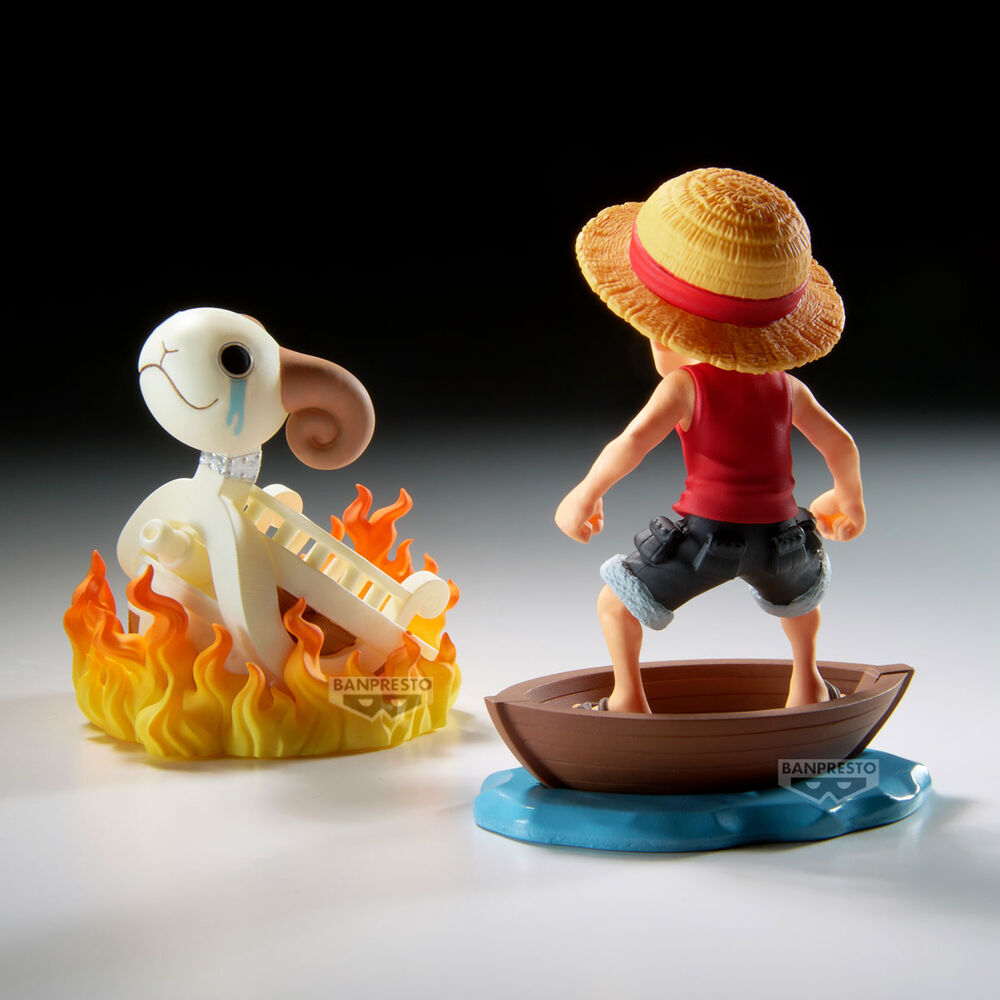 Figura de Luffy sobre una embarcación junto a Going Merry con llamas - 5