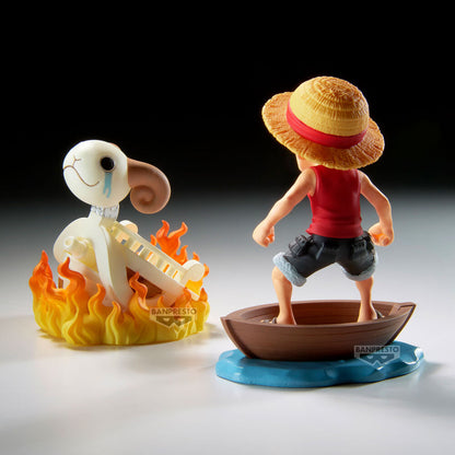 Figura de Luffy sobre una embarcación junto a Going Merry con llamas - 5