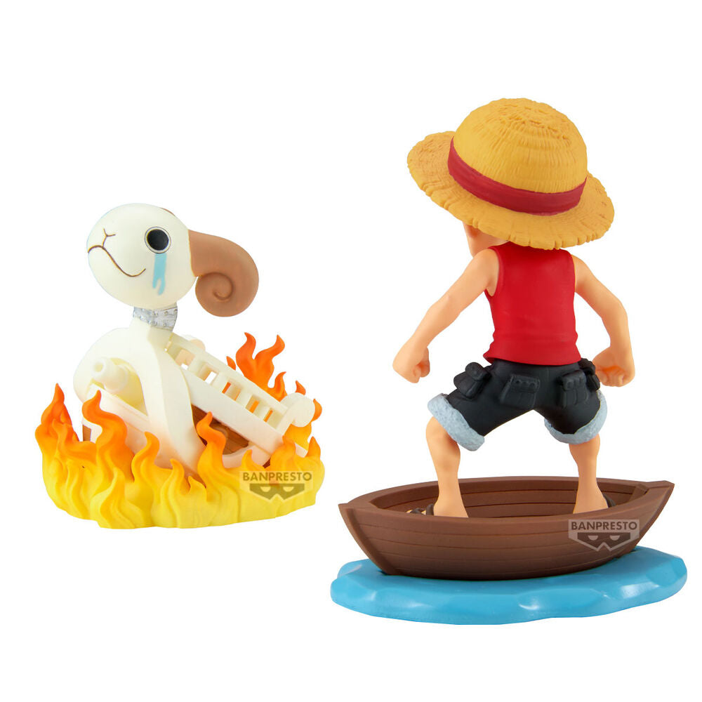 Figura de Luffy sobre una embarcación junto a Going Merry con llamas