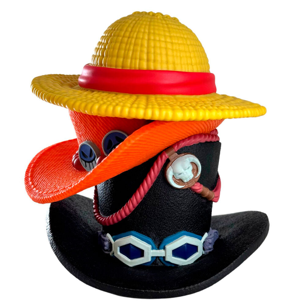 Figura hucha PLASTOY con pila de sombreros de One Piece