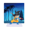Figura de Son Goku de Dragon Ball Daima con bastón, panel ilustrado y base blanca