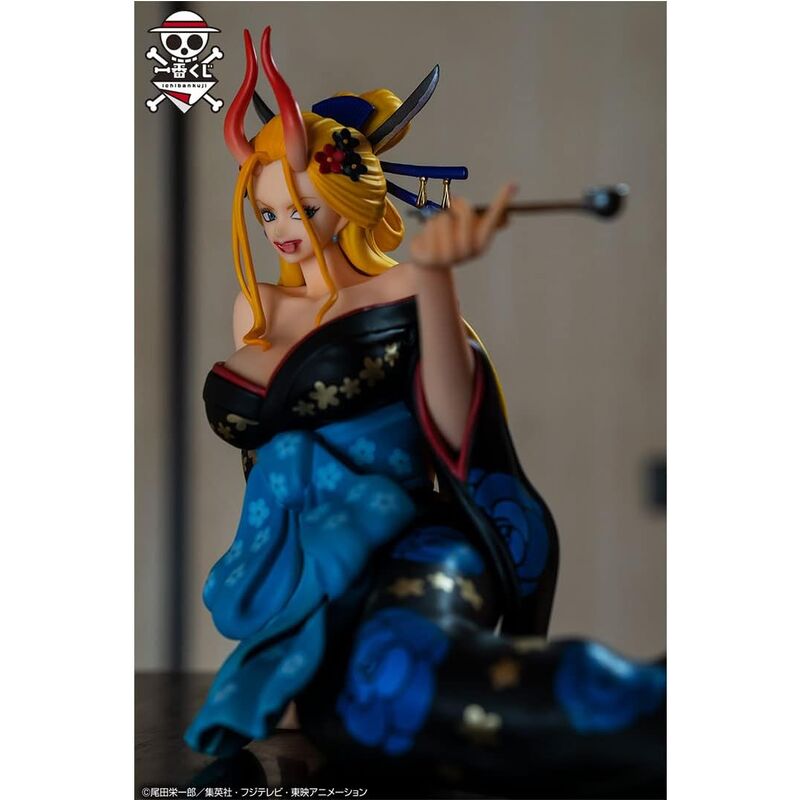 Figura Ichibansho de Black Maria de One Piece con kimono floral - 3