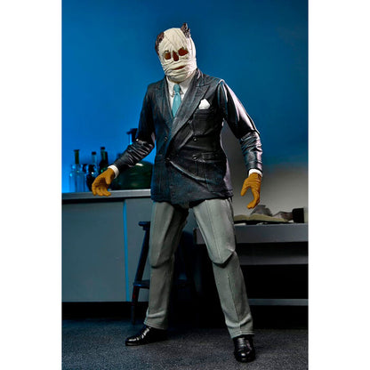 Figura articulada NECA del Hombre Invisible con traje oscuro y cabeza vendada