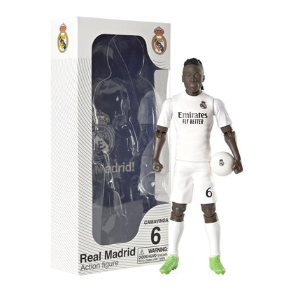 Figura articulada de Camavinga con equipación del Real Madrid y balón
