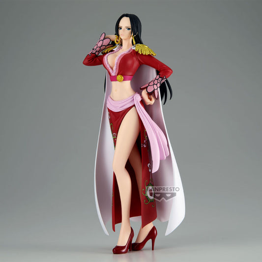 Figura de Boa Hancock de One Piece con atuendo rojo y capa clara - 2