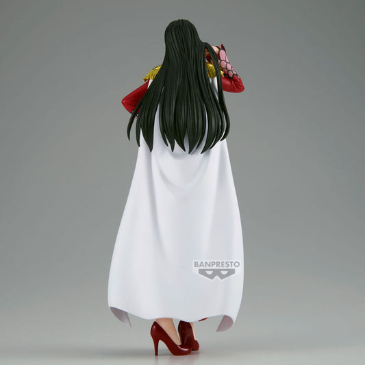 Figura de Boa Hancock de One Piece con atuendo rojo y capa clara - 3