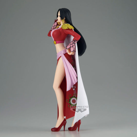 Figura de Boa Hancock de One Piece con atuendo rojo y capa clara - 4