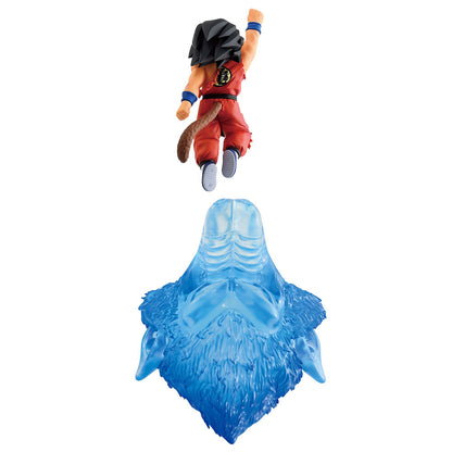 Figura Ichibansho de Son Goku volando sobre un efecto azul de dragón - 3