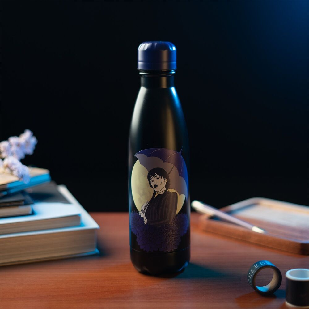Botella ERIK negra de acero inoxidable con diseño de Miércoles y flores moradas - 5