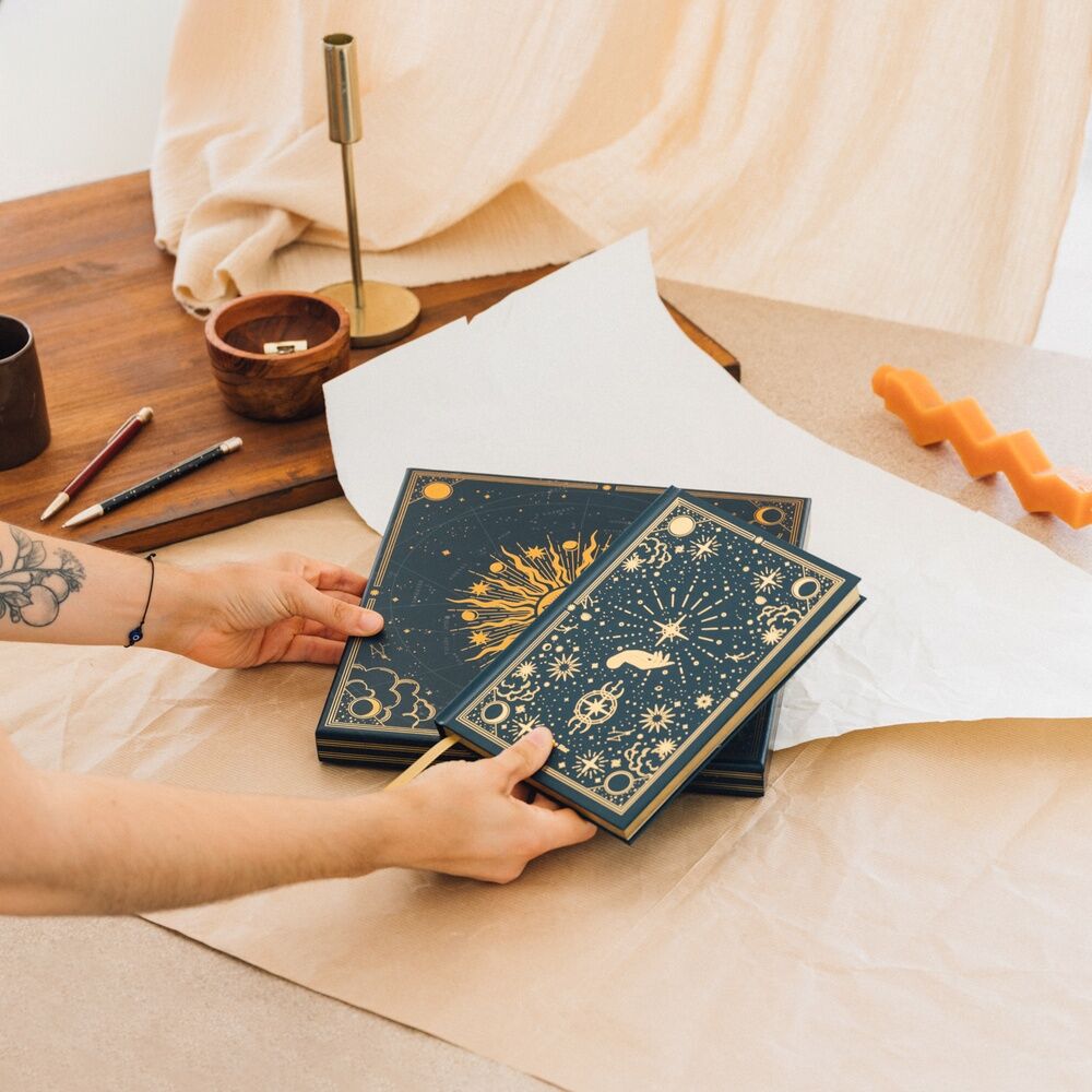 Set Astral ERIK con cuaderno azul y dorado, bolígrafo y caja de regalo - 8