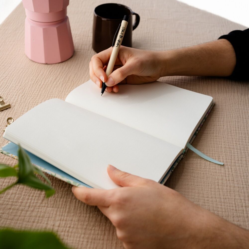 Set de cuaderno A5 floral y bolígrafo Ana Marin - 4