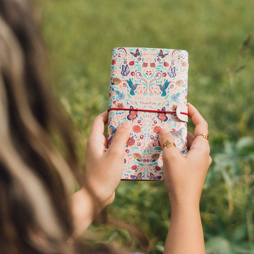 Cuaderno de viaje ERIK Frida Kahlo con diseño floral y cierre elástico - 6