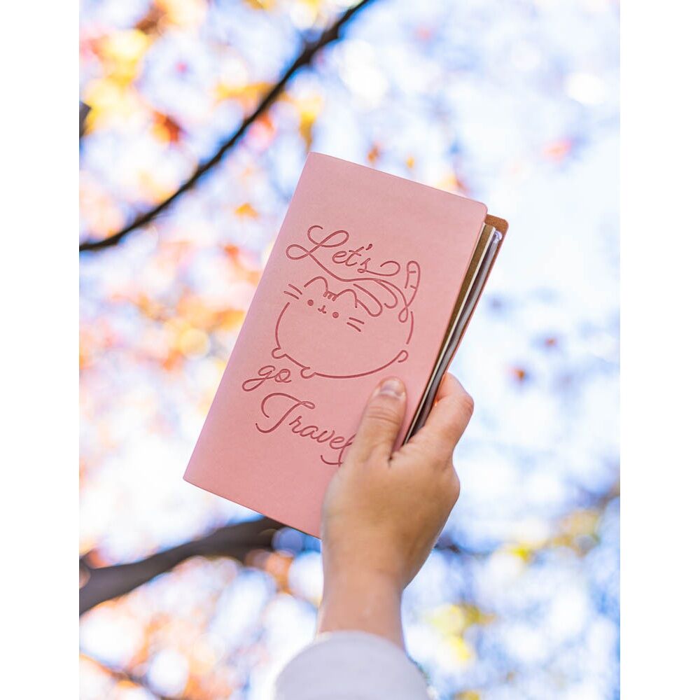 Cuaderno de viaje Pusheen rosa con cierre elástico - 4