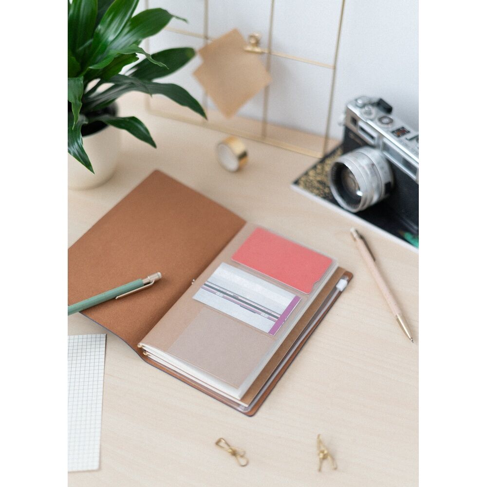 Cuaderno de viaje Astral ERIK azul marino con diseño astral dorado y cierre elástico - 3